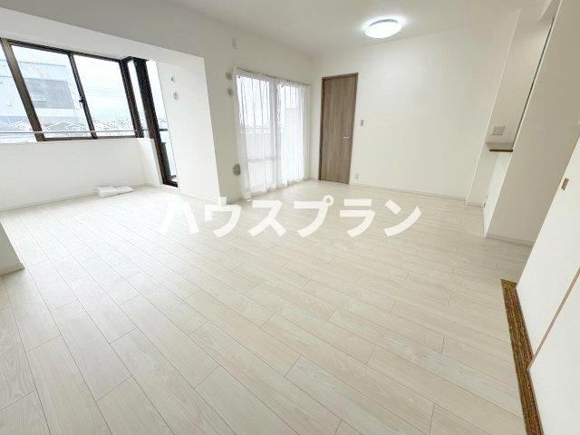 4LDK apartment in Hirakata, Osaka - Photo 1
