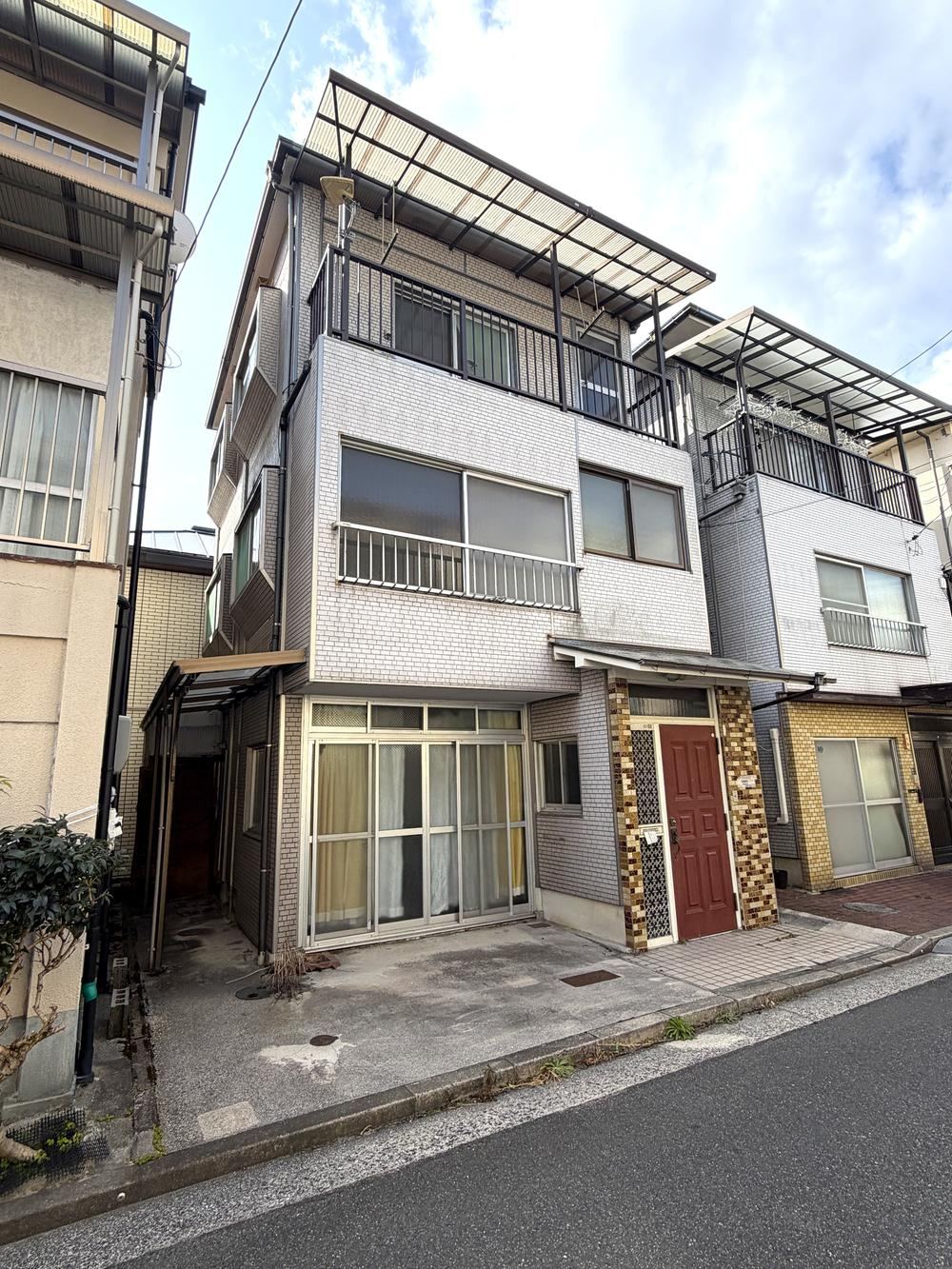 4LDK house in Naka Ward, Hiroshima - Photo 1