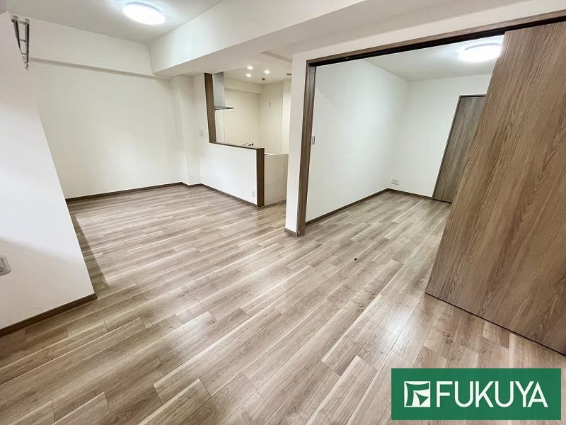 4LDK apartment in Suita, Osaka - Photo 1