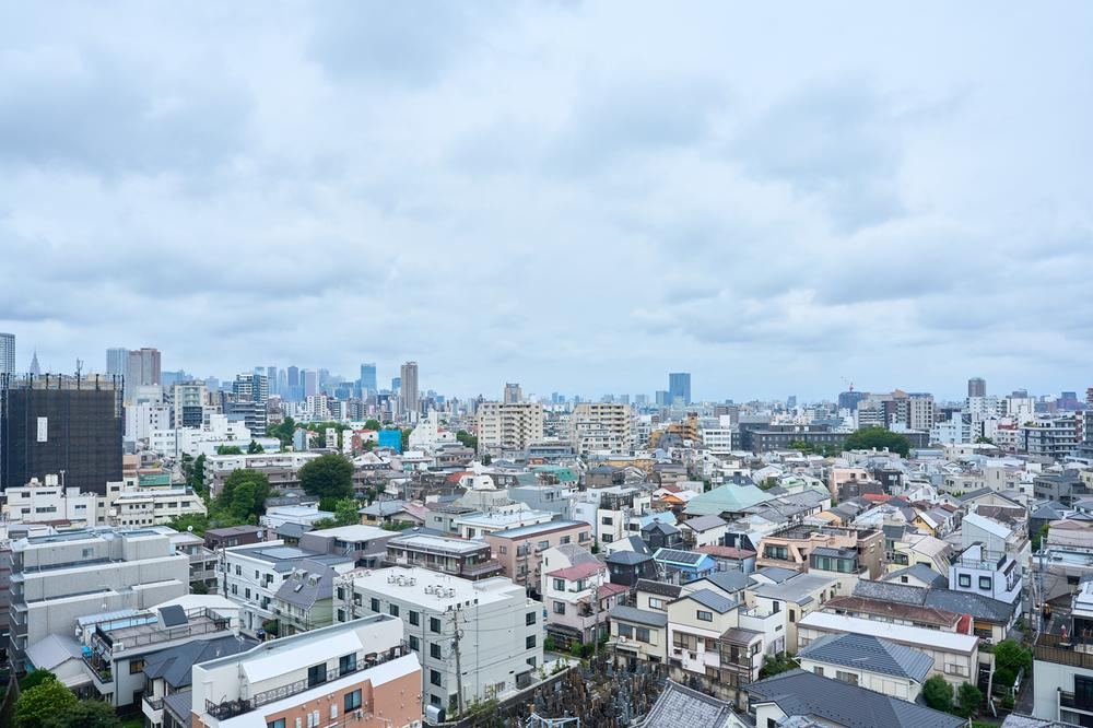 2LDK apartment in Shinjuku Ward, Tokyo - Photo 1