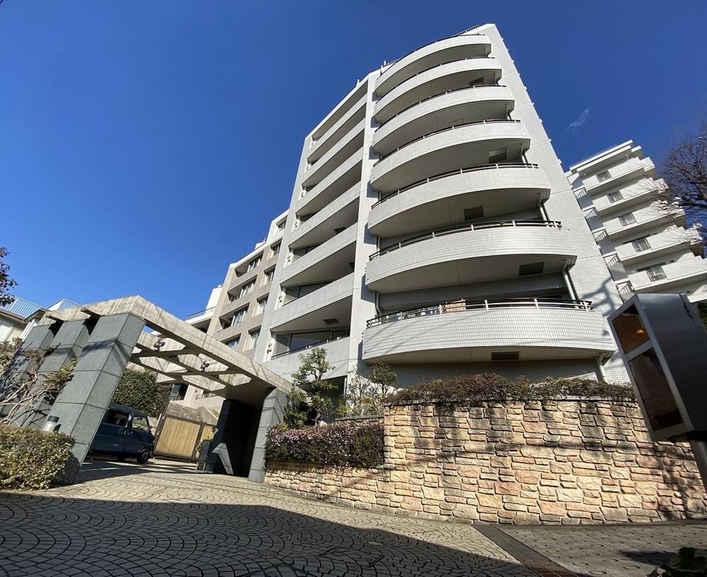 3LDK apartment in Meguro Ward, Tokyo - Photo 1