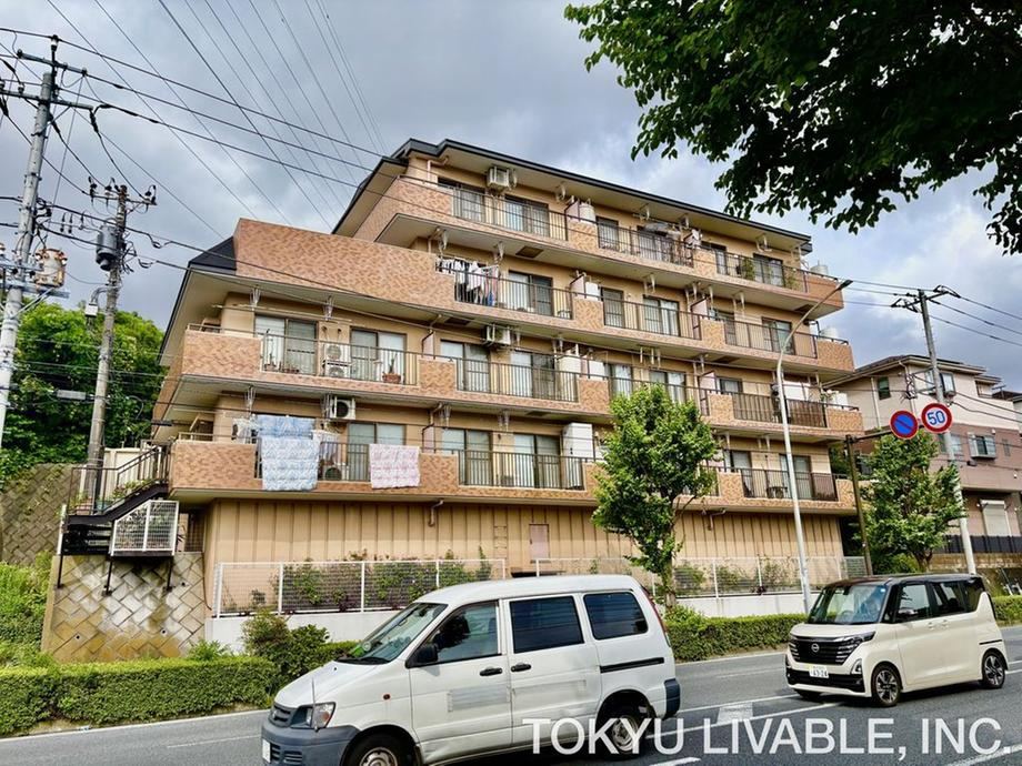 3LDK apartment in Isogo Ward, Yokohama, Kanagawa - Photo 1
