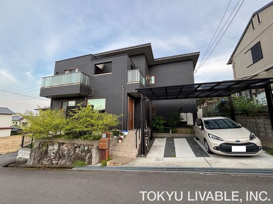 5LDK house in Takatsuki, Osaka - Photo 1