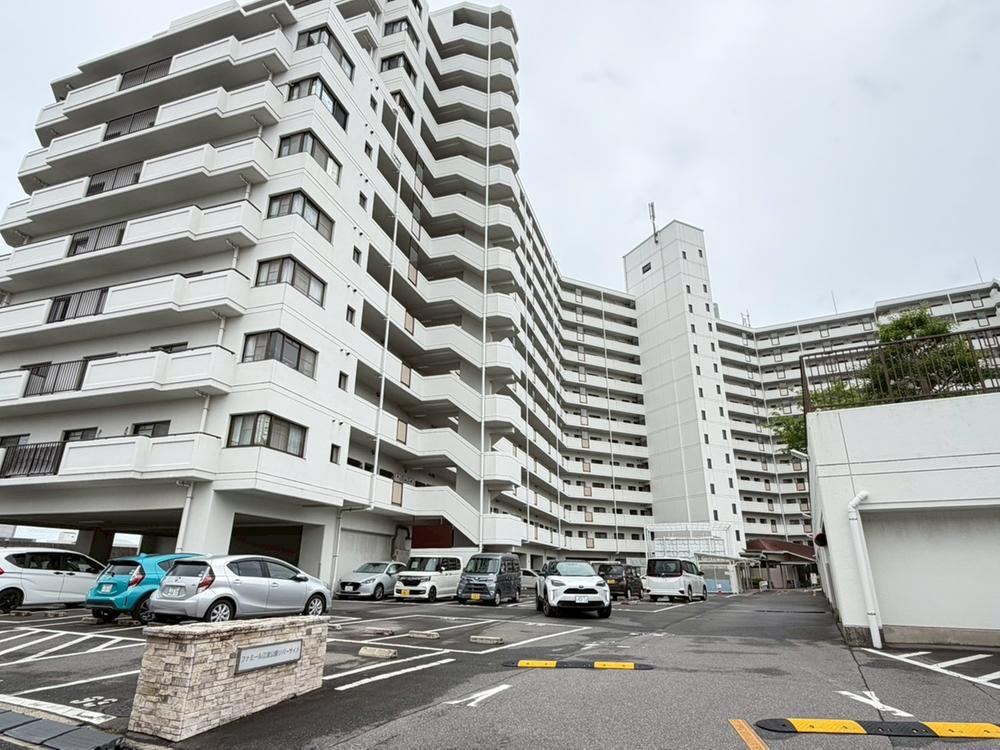4LDK+S apartment in Naka Ward, Hiroshima - Photo 1