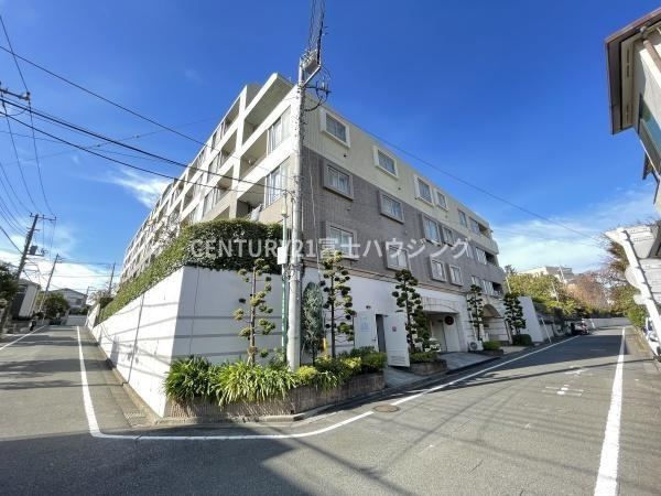 3LDK apartment in Fujisawa, Kanagawa - Photo 1