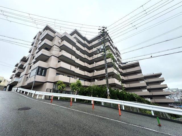 3LDK apartment in Tarumi Ward, Kobe, Hyogo - Photo 1