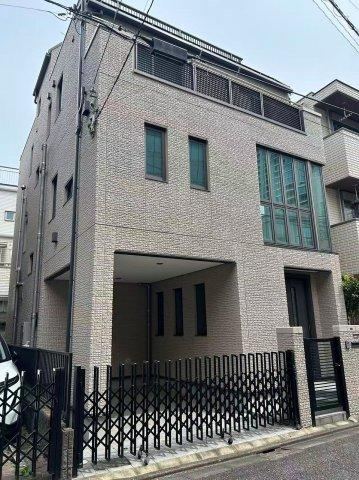 5LDK house in Minato Ward, Tokyo - Photo 1