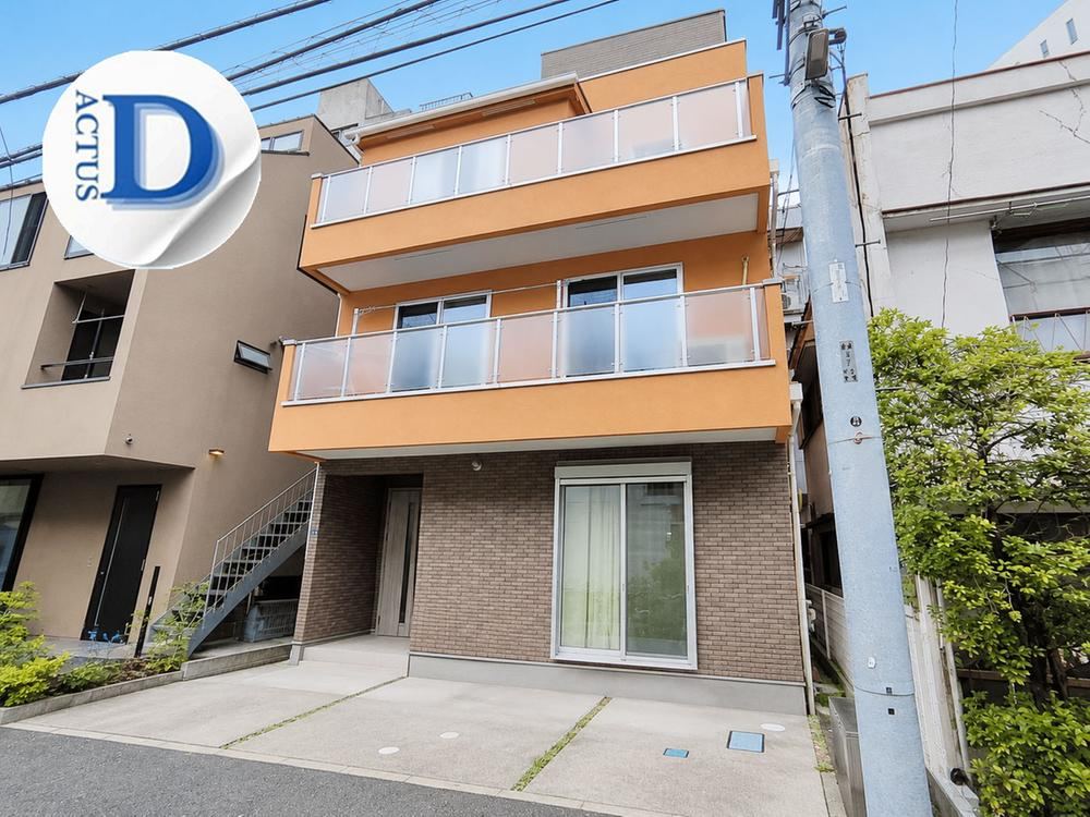 3LDK house in Shibuya Ward, Tokyo - Photo 1