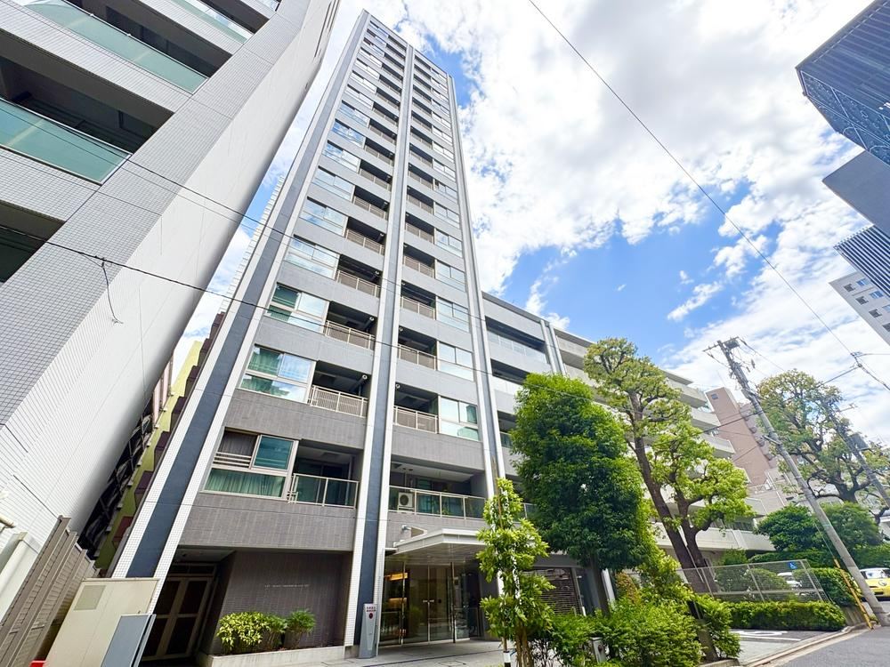 2LDK apartment in Minato Ward, Tokyo - Photo 1