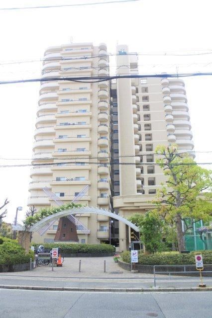 3LDK apartment in Tsurumi Ward, Osaka - Photo 1