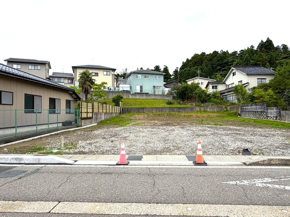 451 m² land in Tsubata, Kahoku District, Ishikawa - Photo 1