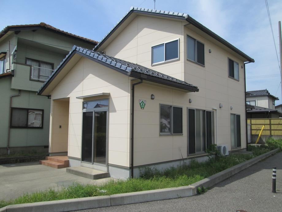 4LDK house in Kahoku, Ishikawa - Photo 1