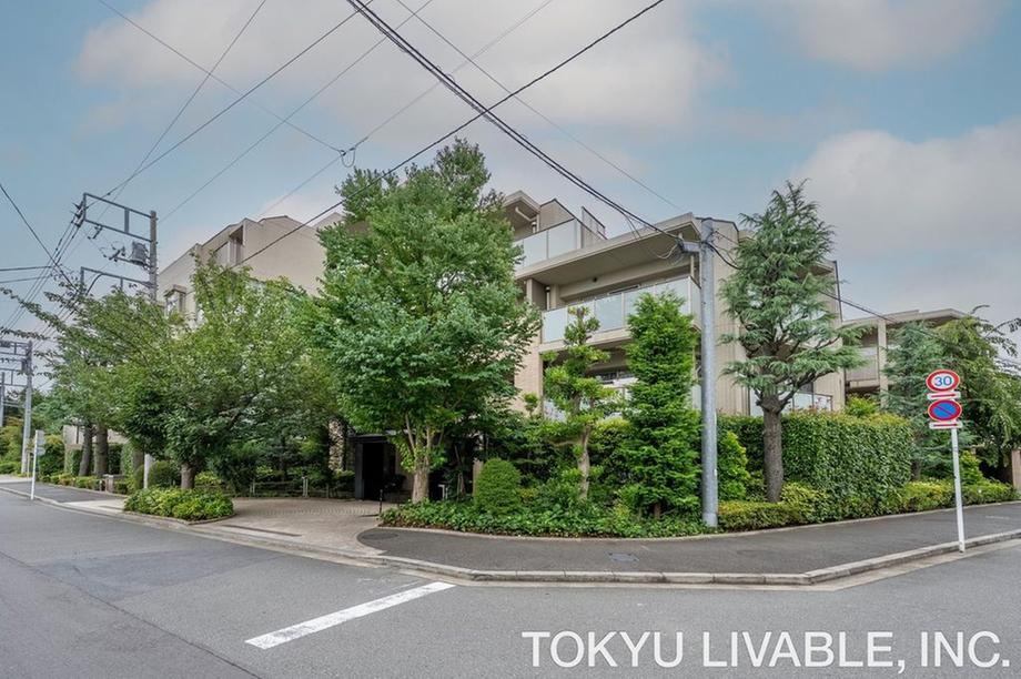 3LDK apartment in Komae, Tokyo - Photo 1