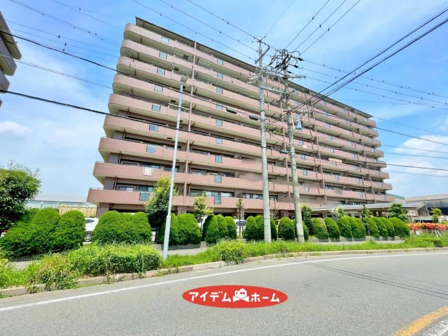 4LDK apartment in Minato Ward, Nagoya, Aichi - Photo 1