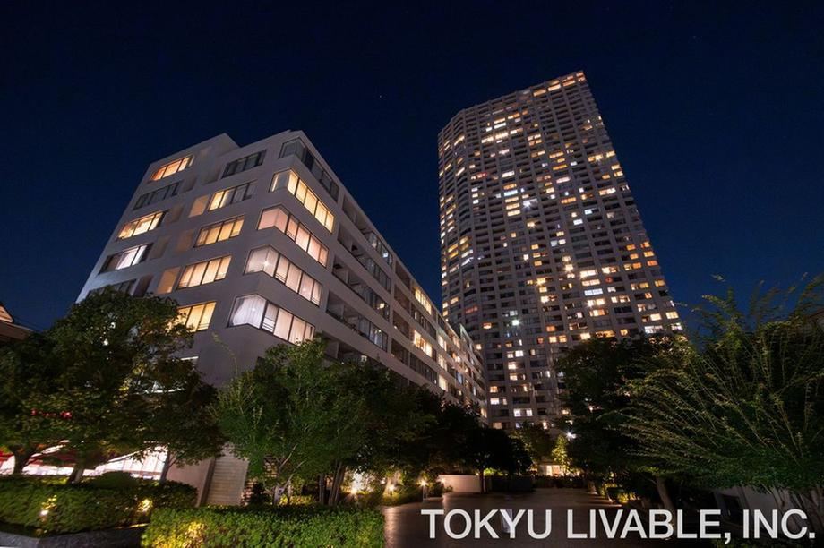 3LDK+S apartment in Minato Ward, Tokyo - Photo 1