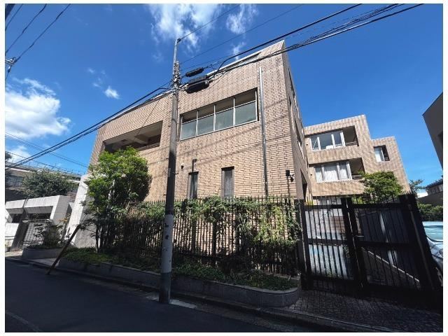 3LDK+S apartment in Shibuya Ward, Tokyo - Photo 1