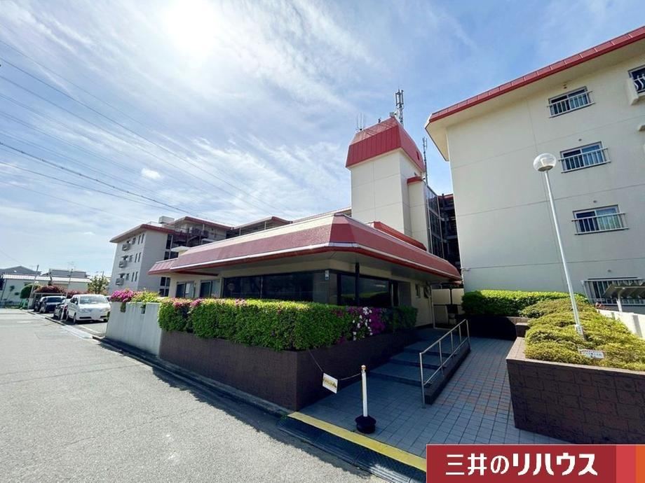 4LDK+S apartment in Takatsuki, Osaka - Photo 1