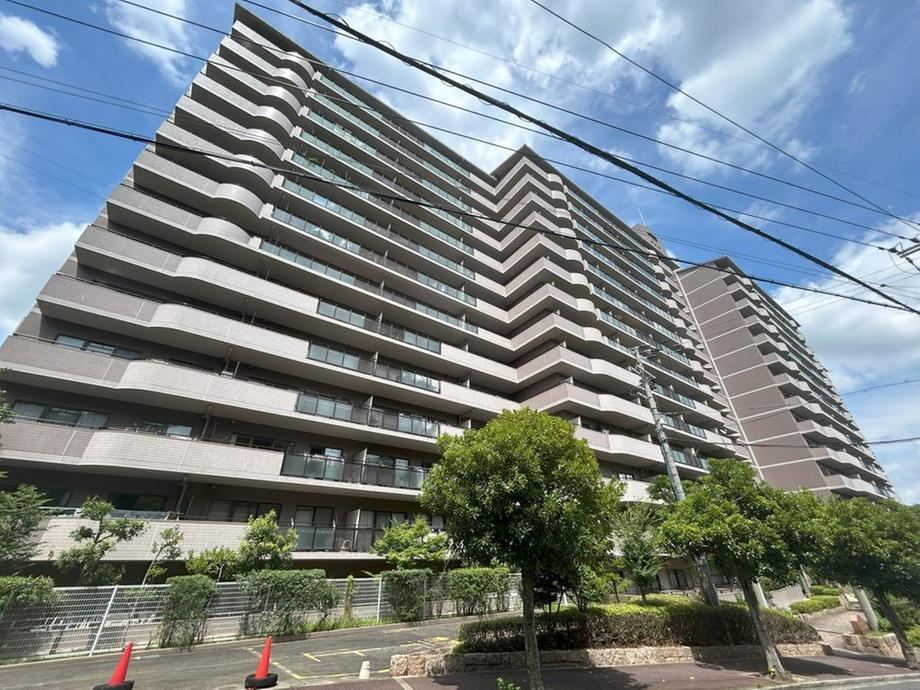 3LDK apartment in Takatsuki, Osaka - Photo 1