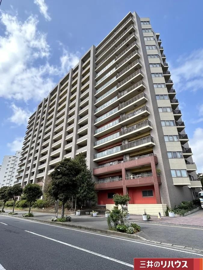 3LDK apartment in Mihama Ward, Chiba - Photo 1