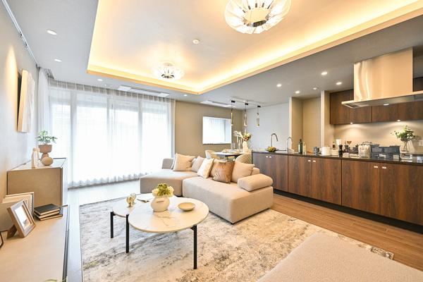 2LDK+S apartment in Minato Ward, Tokyo - Photo 1