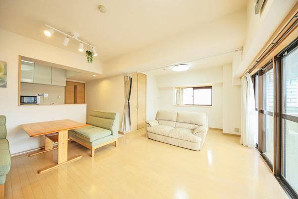 2LDK apartment in Funabashi, Chiba - Photo 1