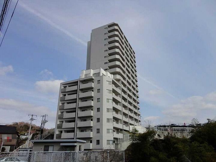 3LDK apartment in Higashi Ward, Hiroshima - Photo 1