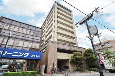 3LDK apartment in Higashiosaka, Osaka - Photo 1