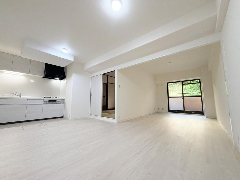 2LDK+S apartment in Hirakata, Osaka - Photo 1