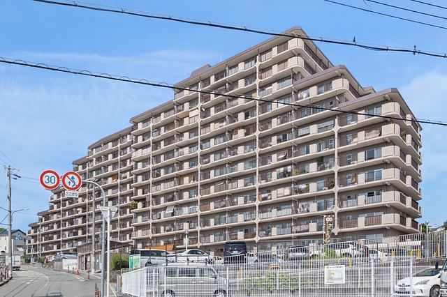 3LDK apartment in Suita, Osaka - Photo 1