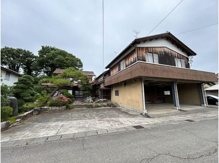 8LDK house in Kaga, Ishikawa - Photo 1