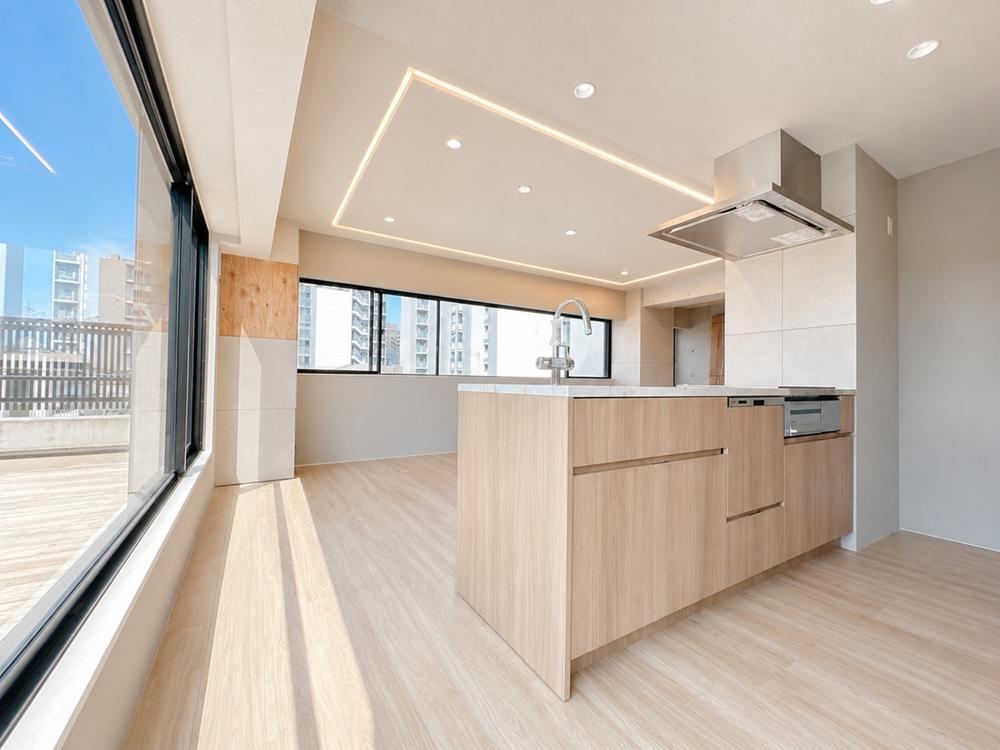 2LDK apartment in Shinjuku Ward, Tokyo - Photo 1