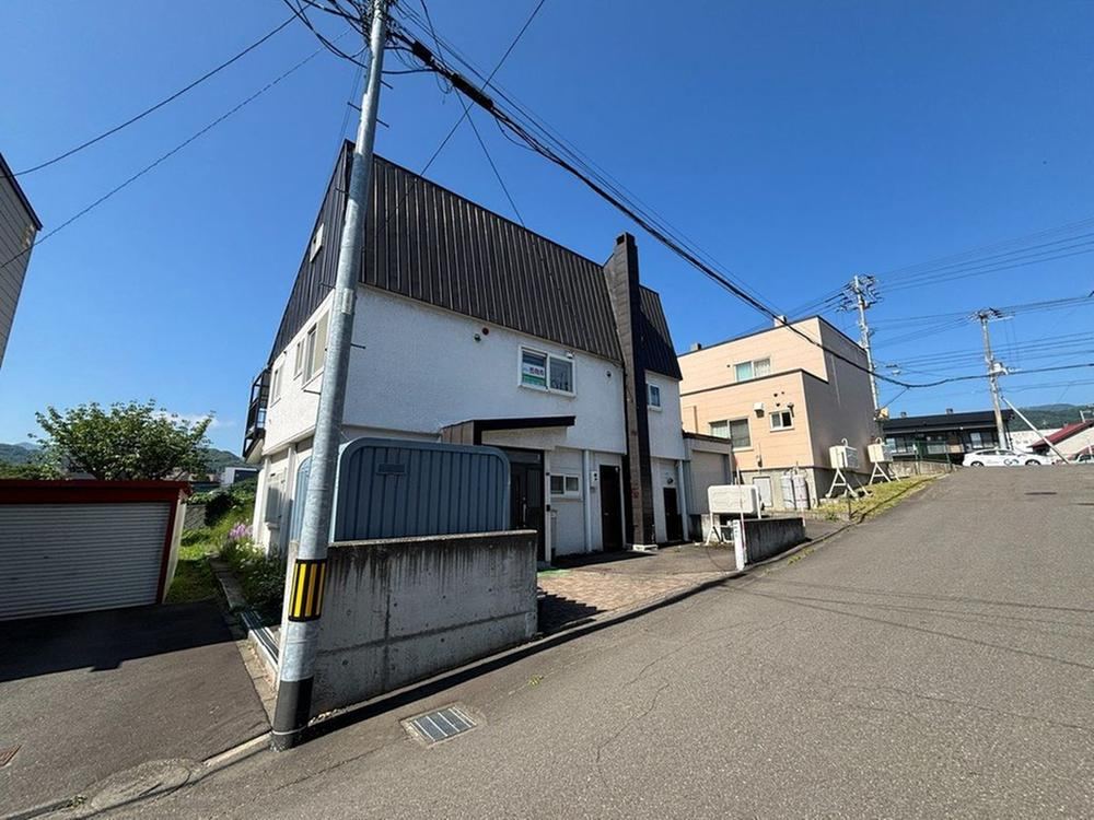 303 m² land in Nishi Ward, Sapporo, Hokkaido - Photo 1