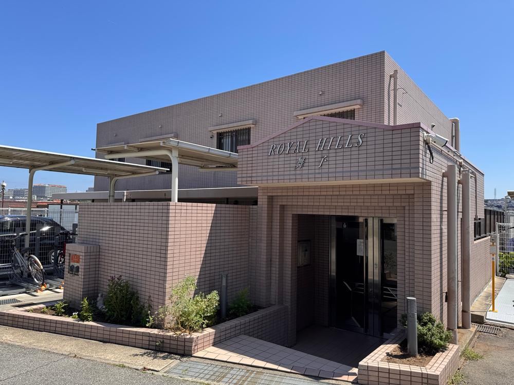 4LDK apartment in Tarumi Ward, Kobe, Hyogo - Photo 1