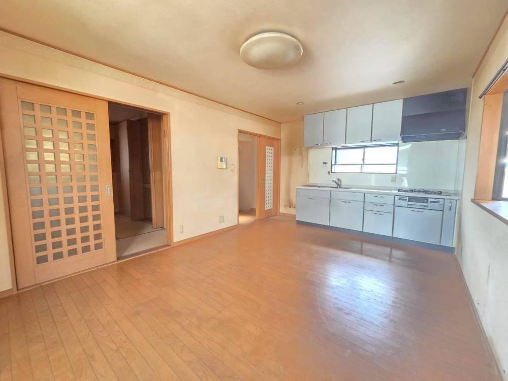4LDK house in Kadoma, Osaka - Photo 1