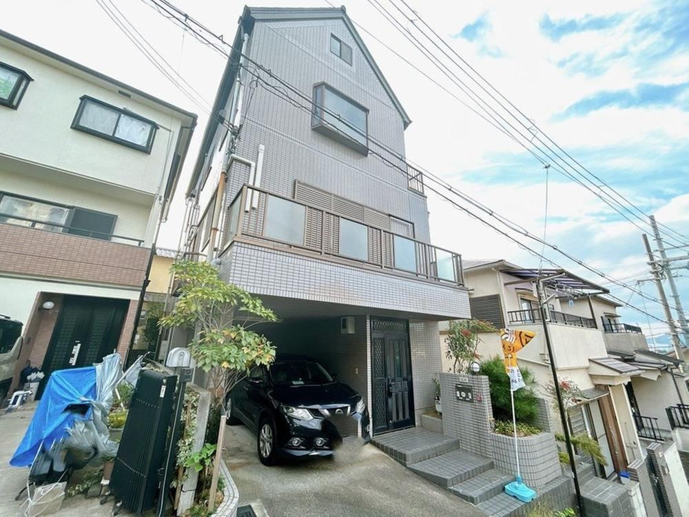 5LDK house in Hirakata, Osaka - Photo 1