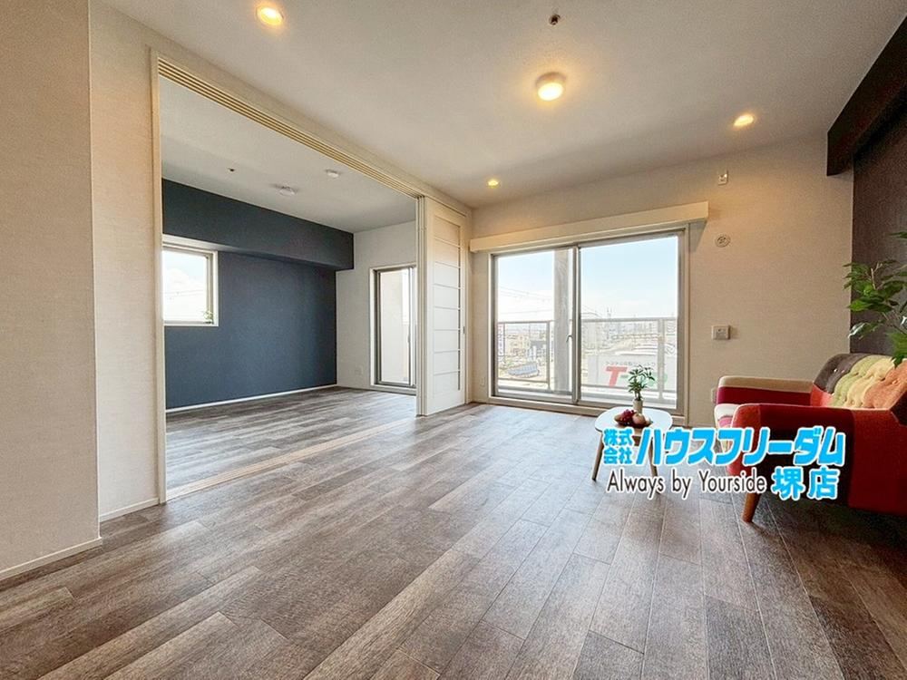 3LDK apartment in Nishi Ward, Sakai, Osaka - Photo 1