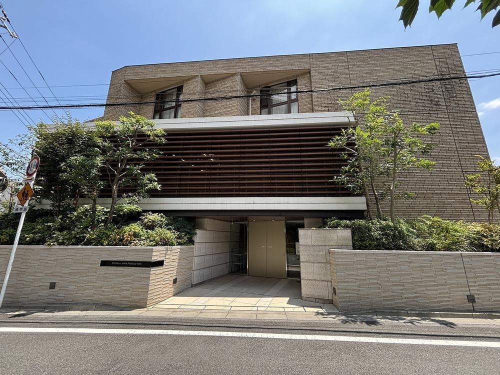 3LDK apartment in Nakano Ward, Tokyo - Photo 1