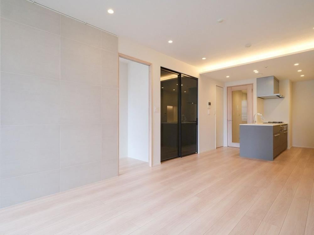 2LDK apartment in Chiyoda Ward, Tokyo - Photo 1