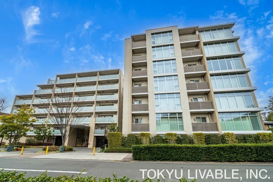 4LDK apartment in Konan Ward, Yokohama, Kanagawa - Photo 1