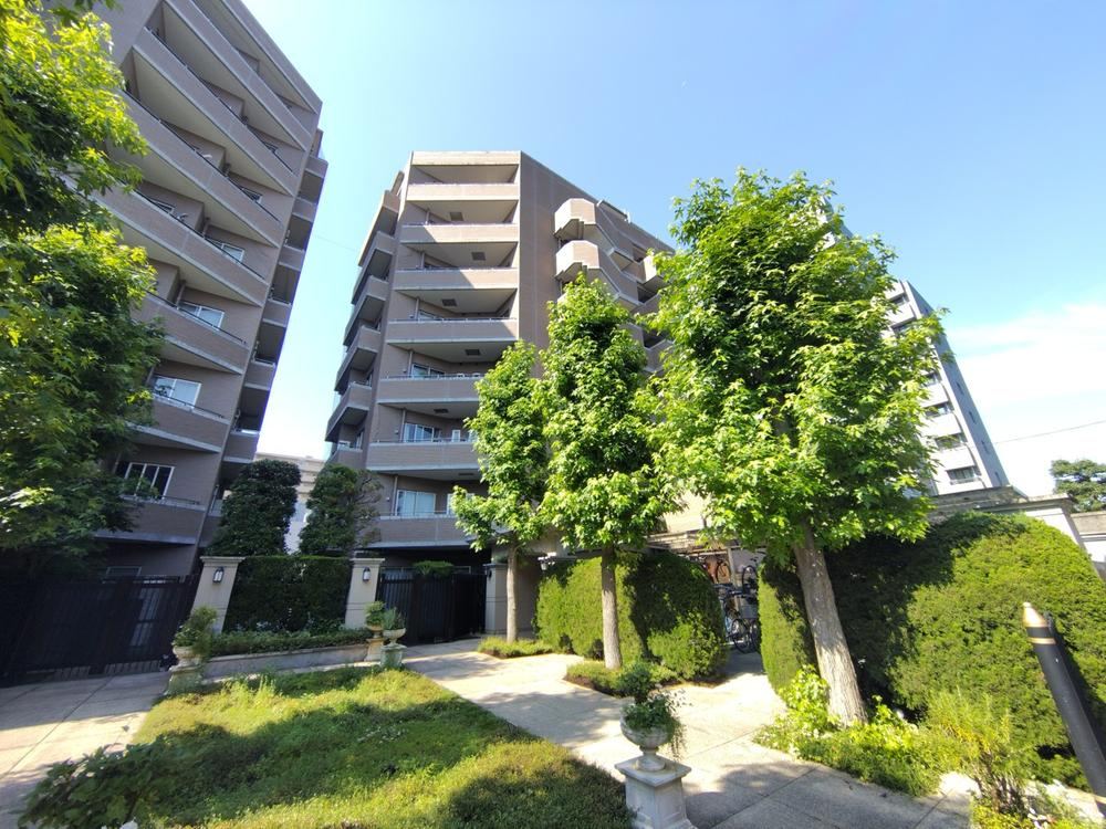 2LDK+S apartment in Kunitachi, Tokyo - Photo 1