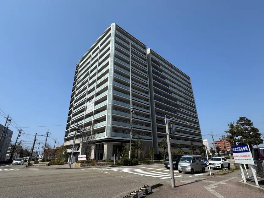 2LDK apartment in Kanazawa, Ishikawa - Photo 1