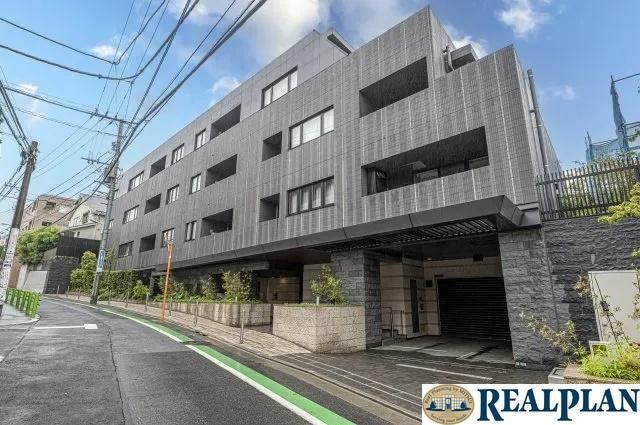 2LDK apartment in Meguro Ward, Tokyo - Photo 1