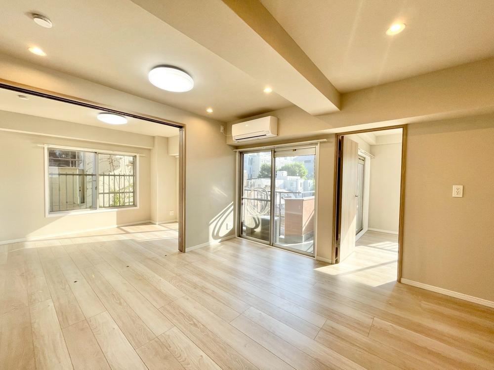 2LDK apartment in Shinjuku Ward, Tokyo - Photo 1