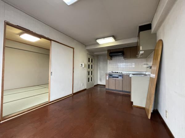 2DK apartment in Fussa, Tokyo - Photo 1
