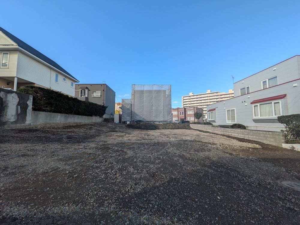 328 m² land in Minami Ward, Sapporo, Hokkaido - Photo 1