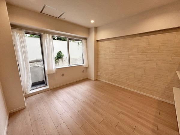 1LDK+S apartment in Shinjuku Ward, Tokyo - Photo 1