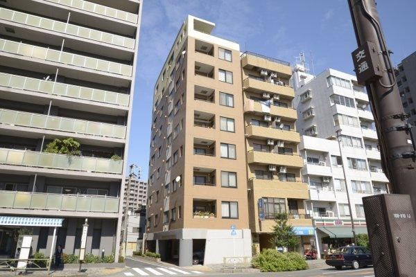 2LDK apartment in Minato Ward, Tokyo - Photo 1