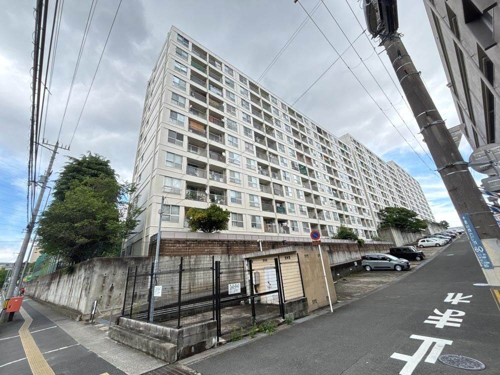 3DK apartment in Suita, Osaka - Photo 1