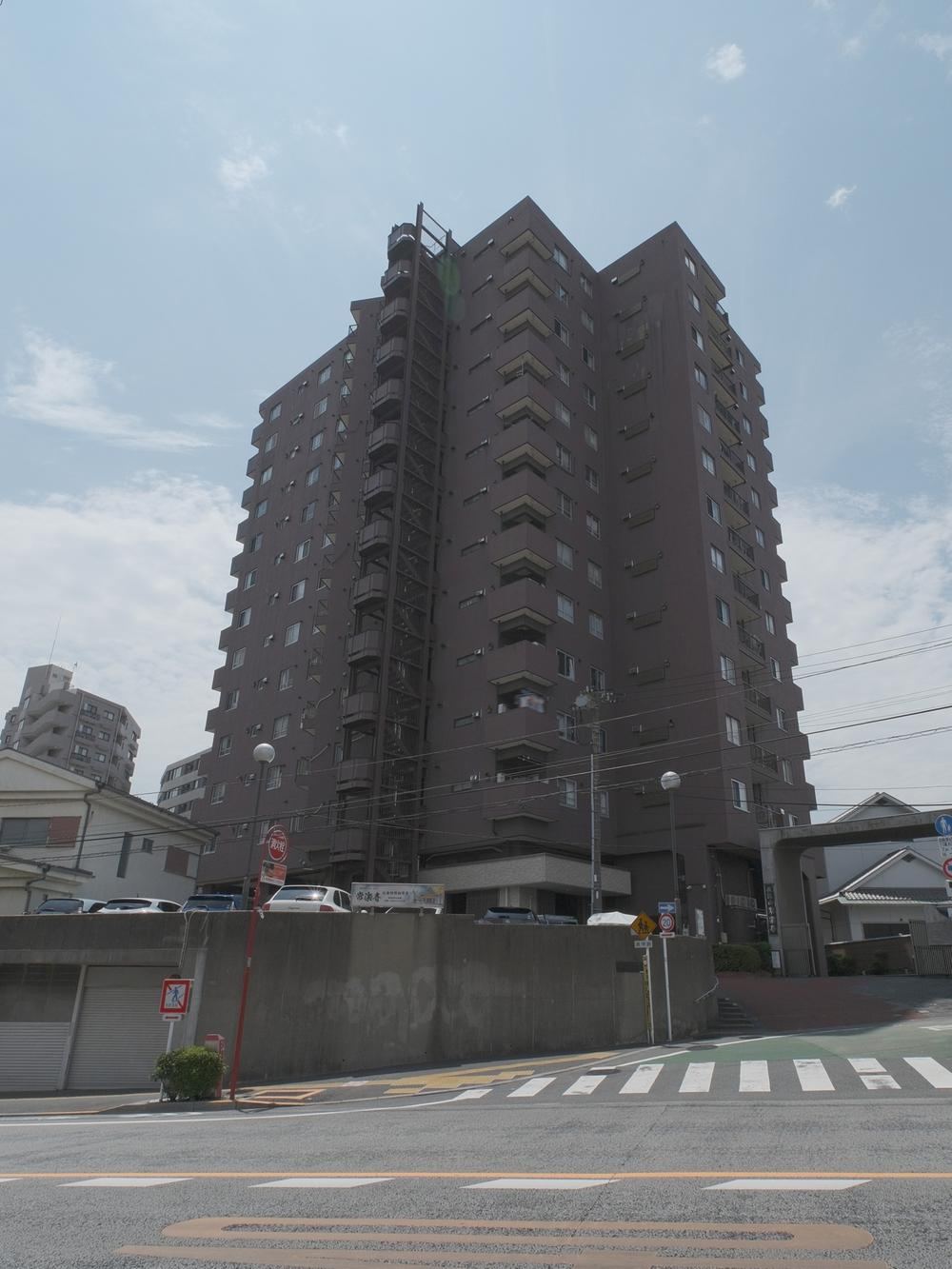 3LDK apartment in Shinjuku Ward, Tokyo - Photo 1