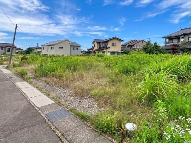 873 m² land in Kanazawa, Ishikawa - Photo 1